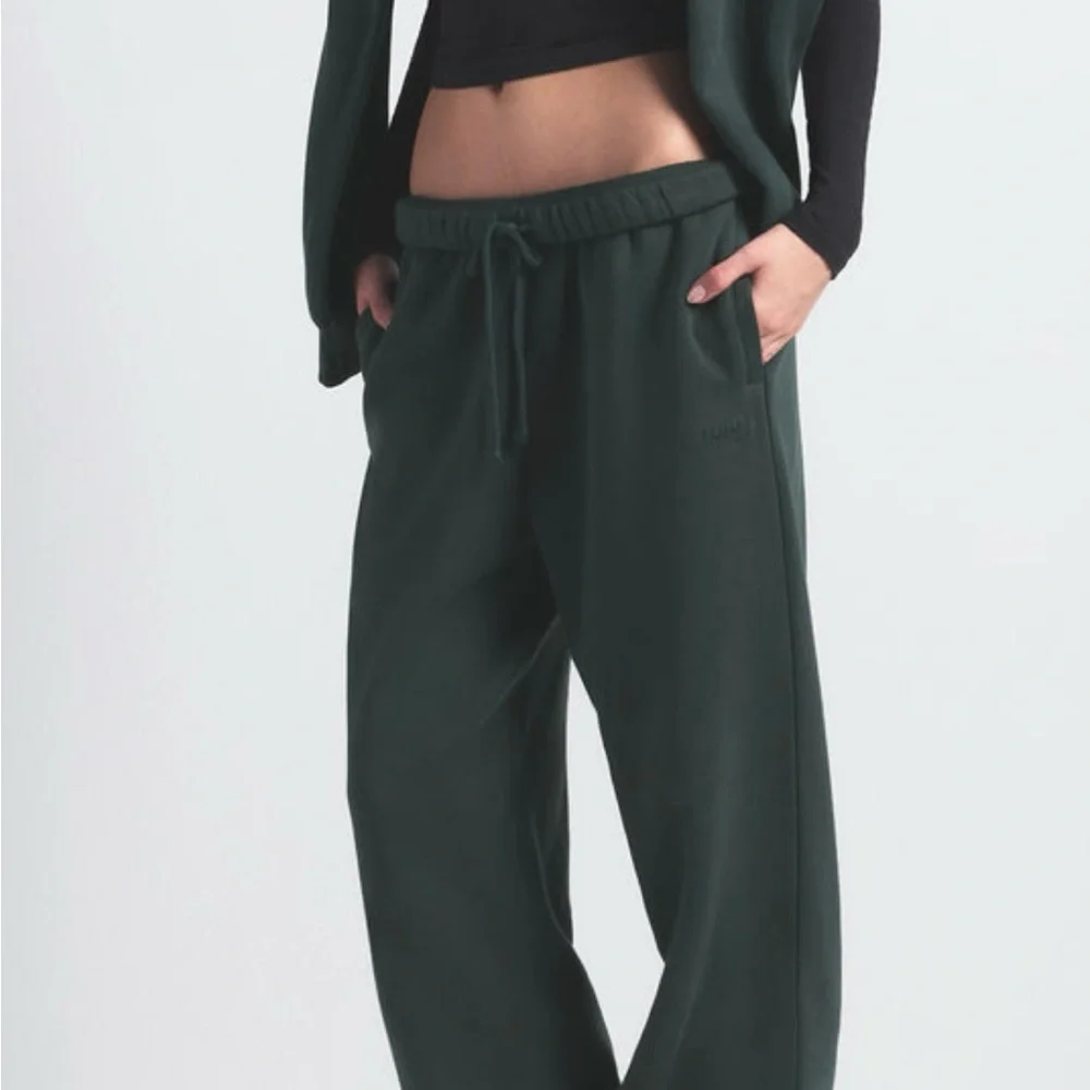 SKIMS Spruce Classic Straight Leg Pants - Picture 5 of 5